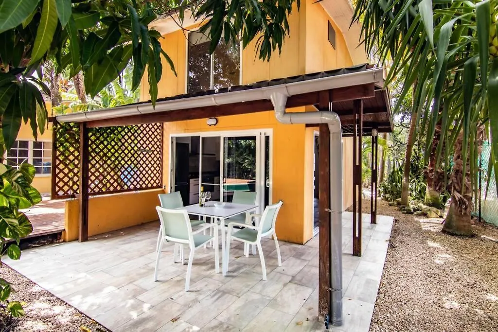 Appartement Met Zwembad En Prachtige Tuin Willemstad